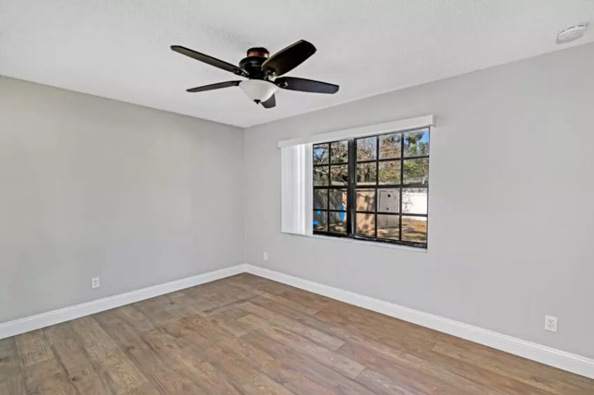 226 E Wilbur Ave 019