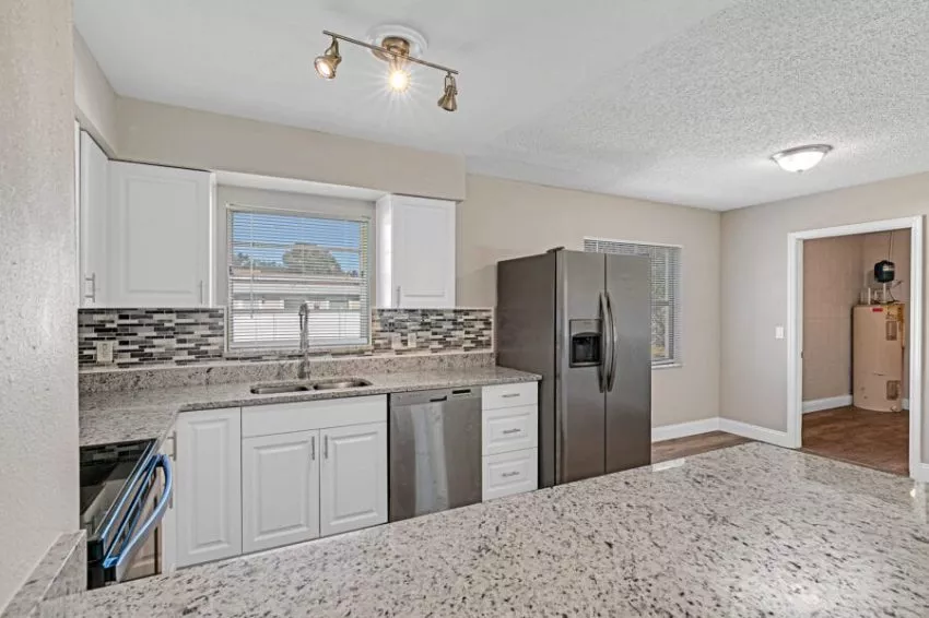 226 E Wilbur Ave 022