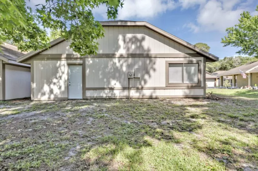 706 Castlewood Dr 031