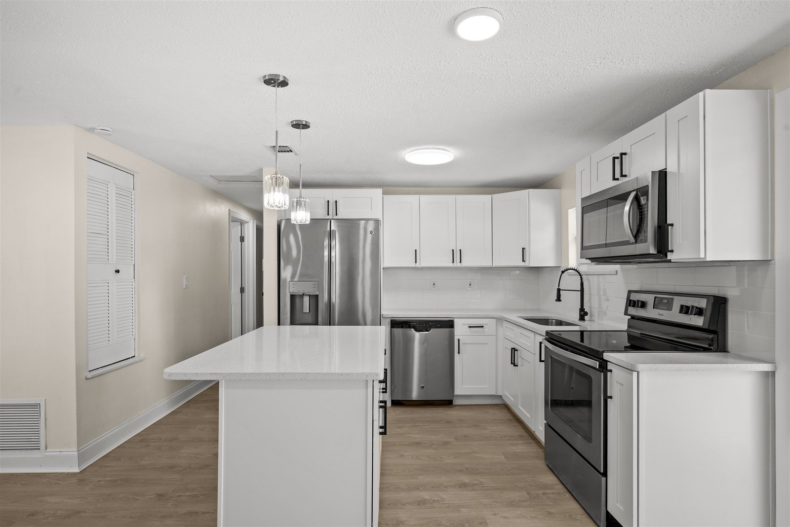 1200 Grantwood Ave, Clearwater