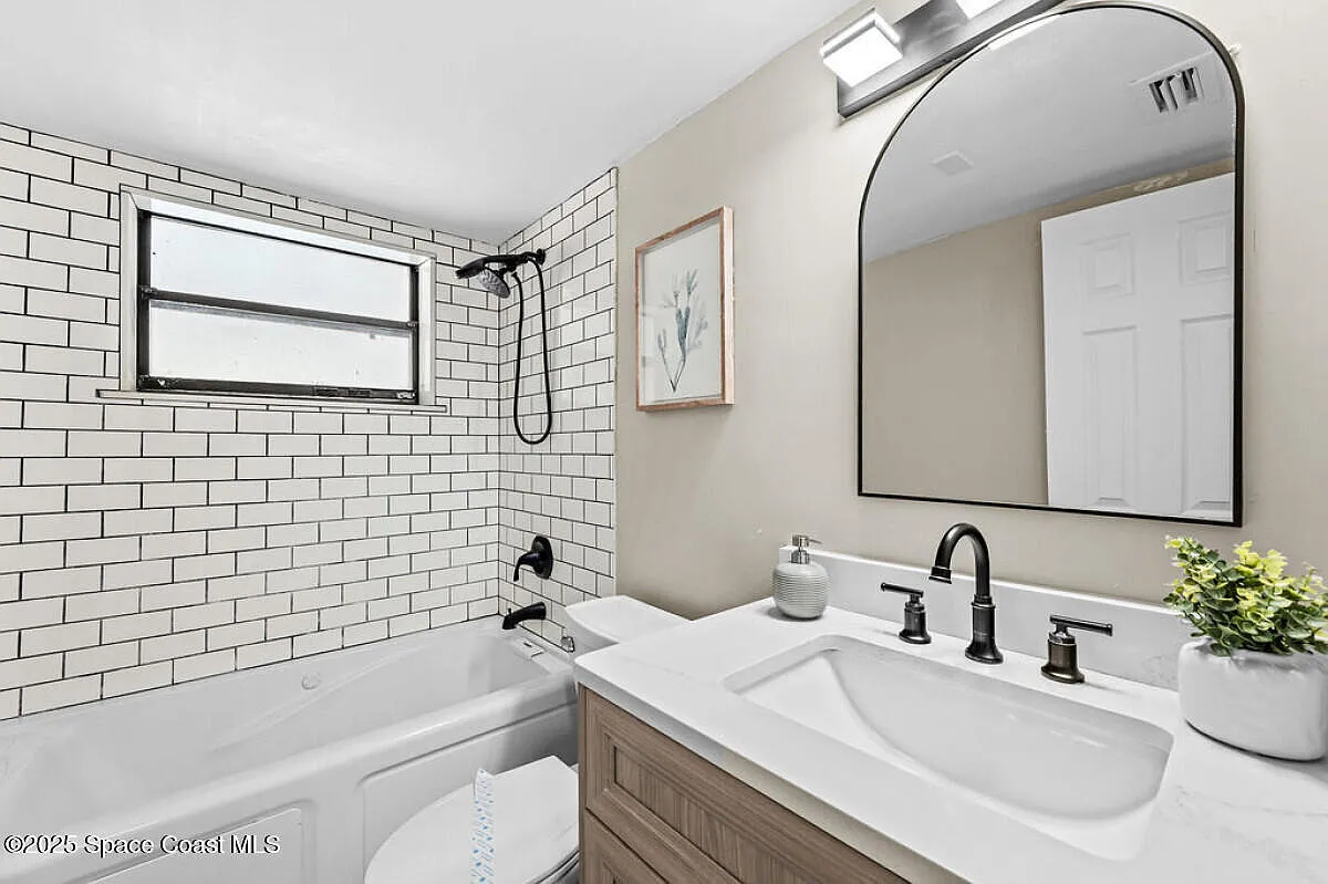 2fe21e99532966fb0c3004444f7207f5-uncropped_scaled_within_1536_1152