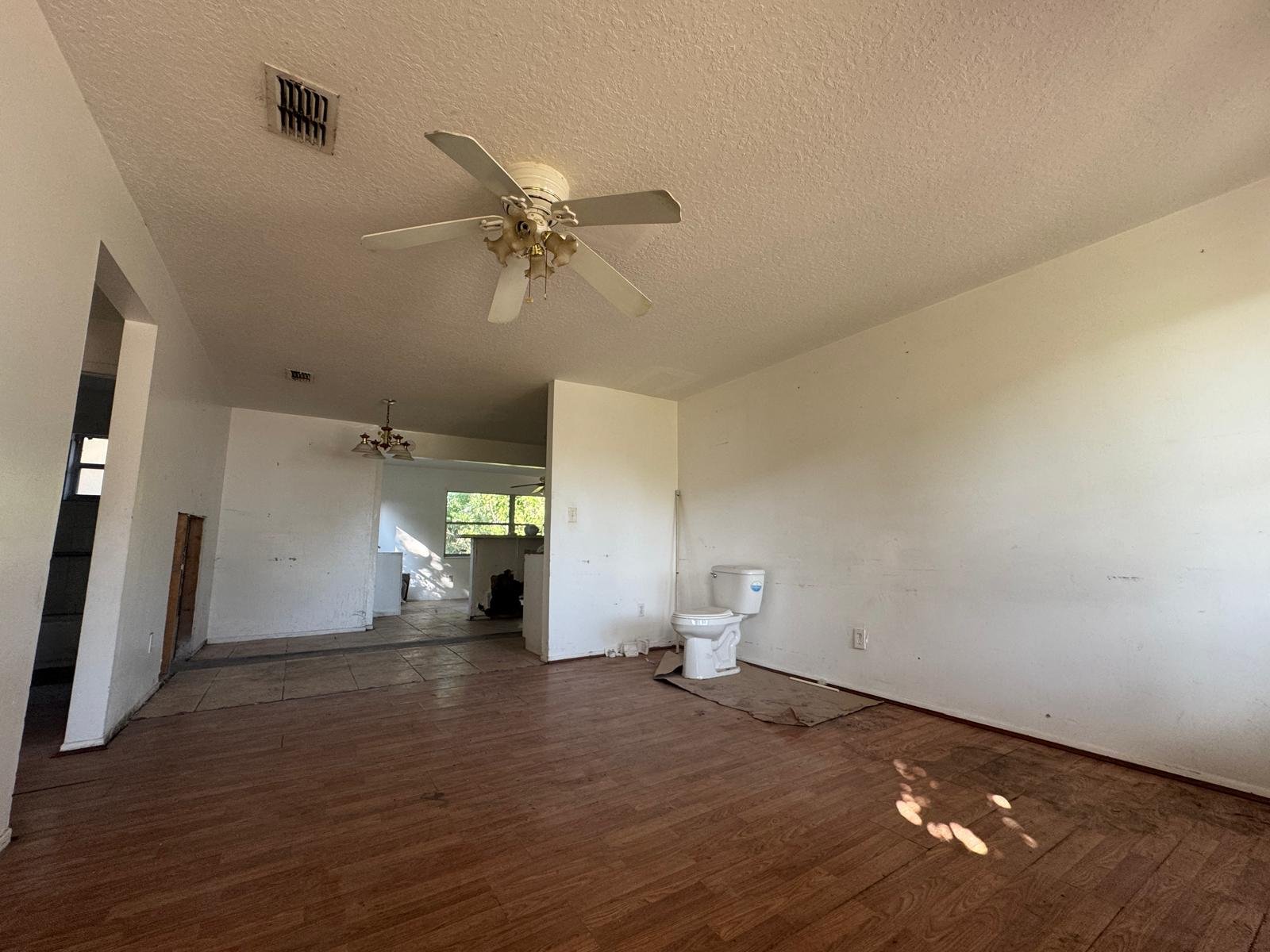 40ac861d-fcac-4b52-b93f-a636d7a269f7